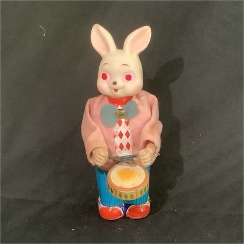Vintage wind drumming - vintage, wind-up